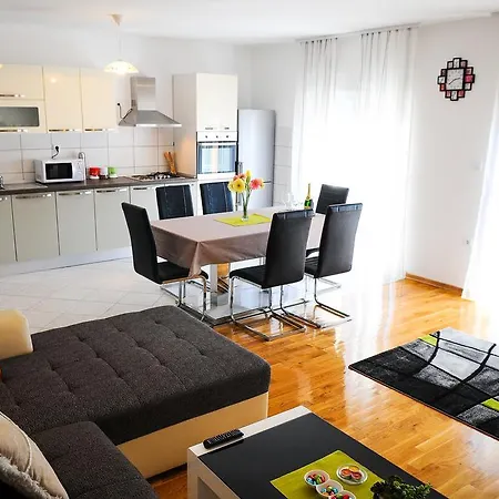 Rajic Appartement *